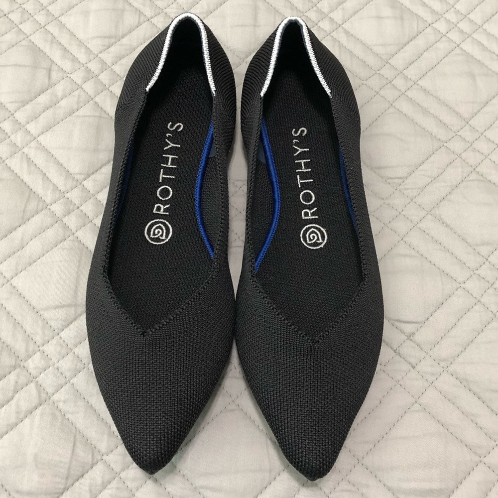 EUC Rothys The Point black flats 7.5